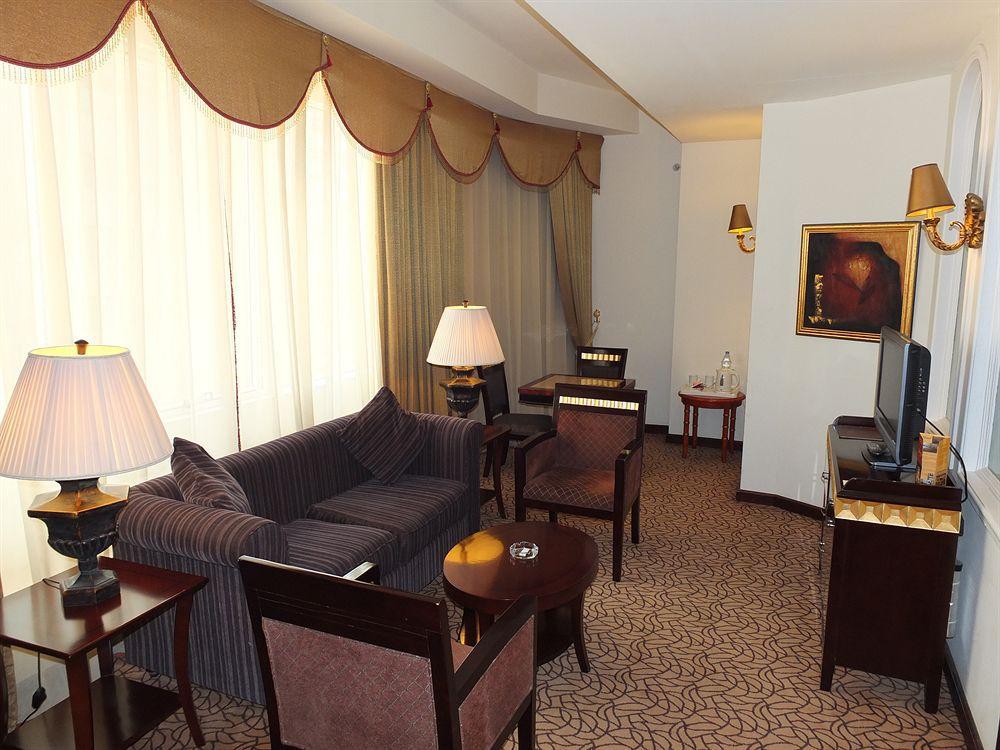 Gloria Hotel Доха Екстериор снимка