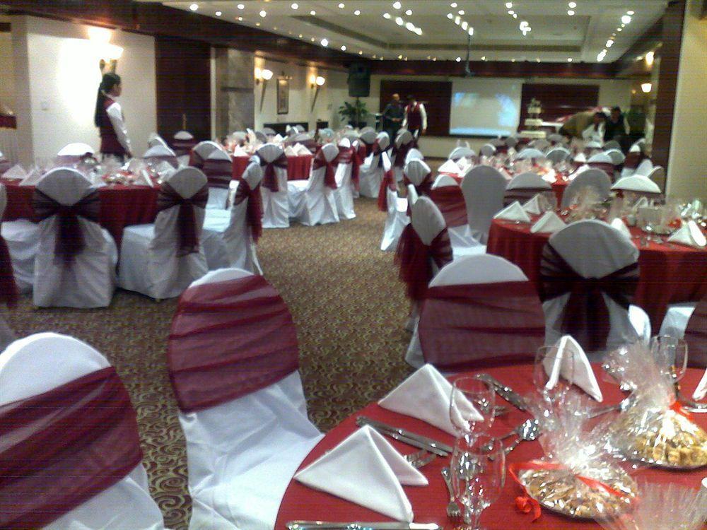 Gloria Hotel Доха Екстериор снимка